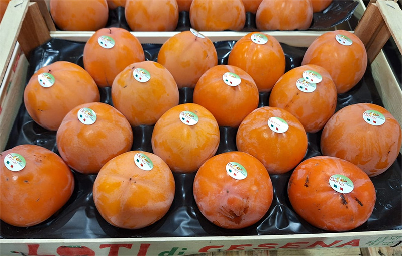 Cachi polpa soda, Italia, 2,50 euro al chilo